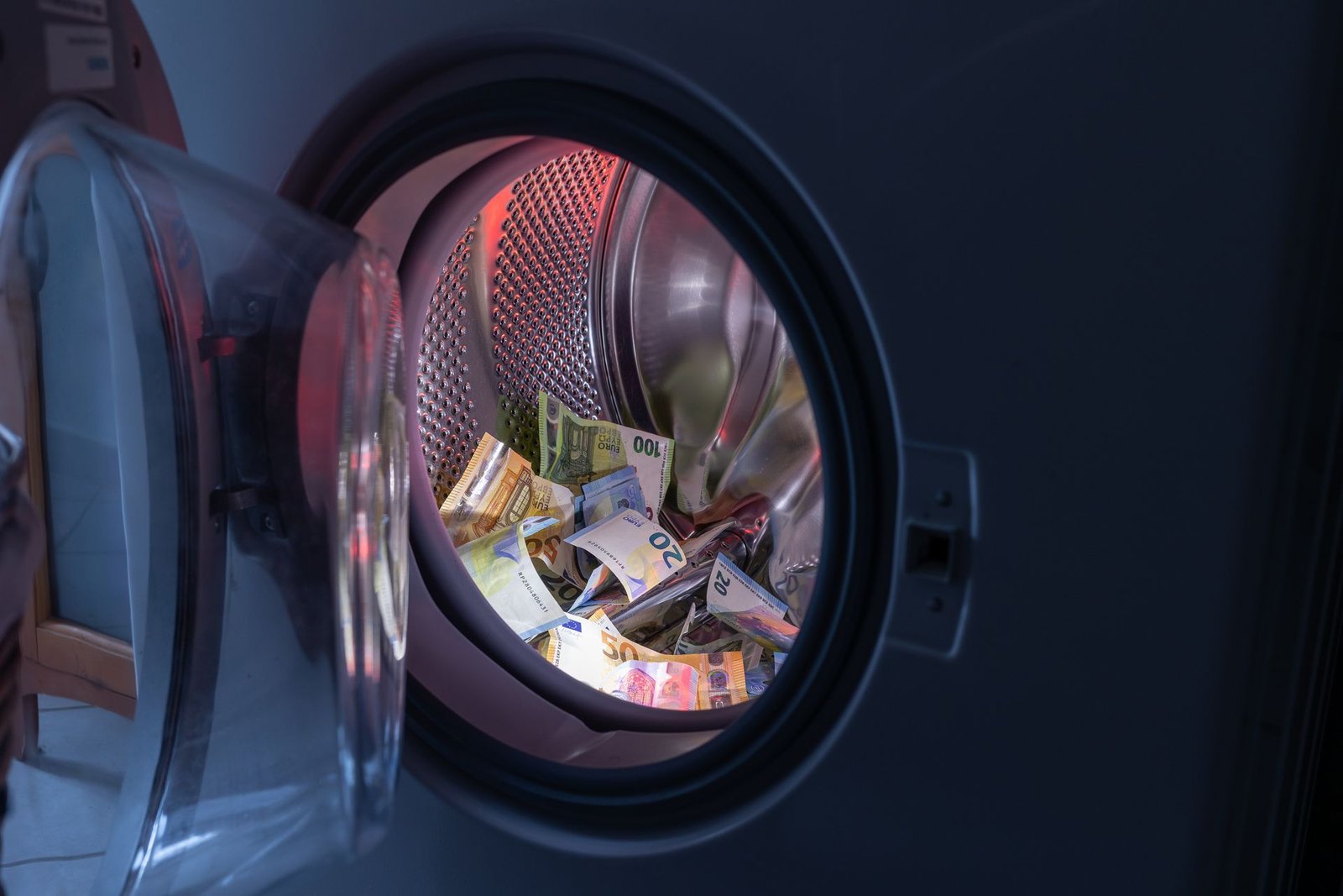 O que caracteriza o crime de lavagem de dinheiro no Brasil O que caracteriza o crime de lavagem de dinheiro no Brasil